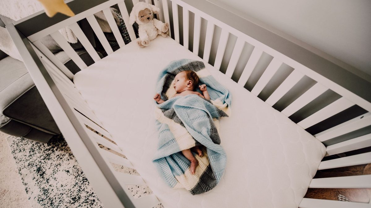 Aménager la chambre de bébé pour un sommeil sûr et serein