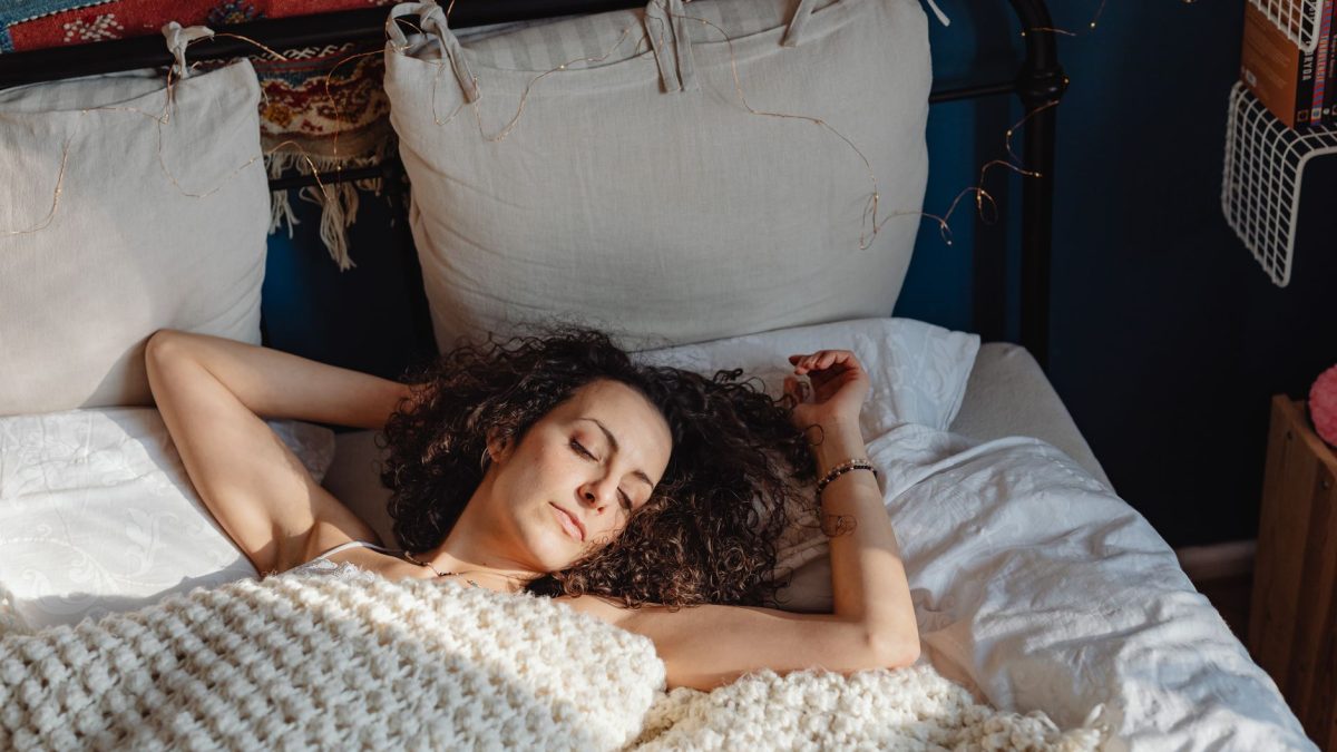 Bain ou douche chaude le soir : un vrai coup de pouce pour dormir ?