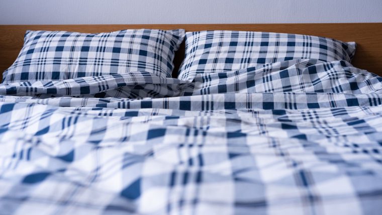 Choisir sa couette : le juste équilibre de chaleur pour des nuits plus stables