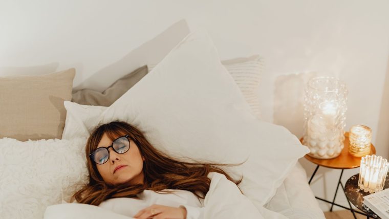 La grasse matinée : bonne ou mauvaise idée pour le sommeil ?