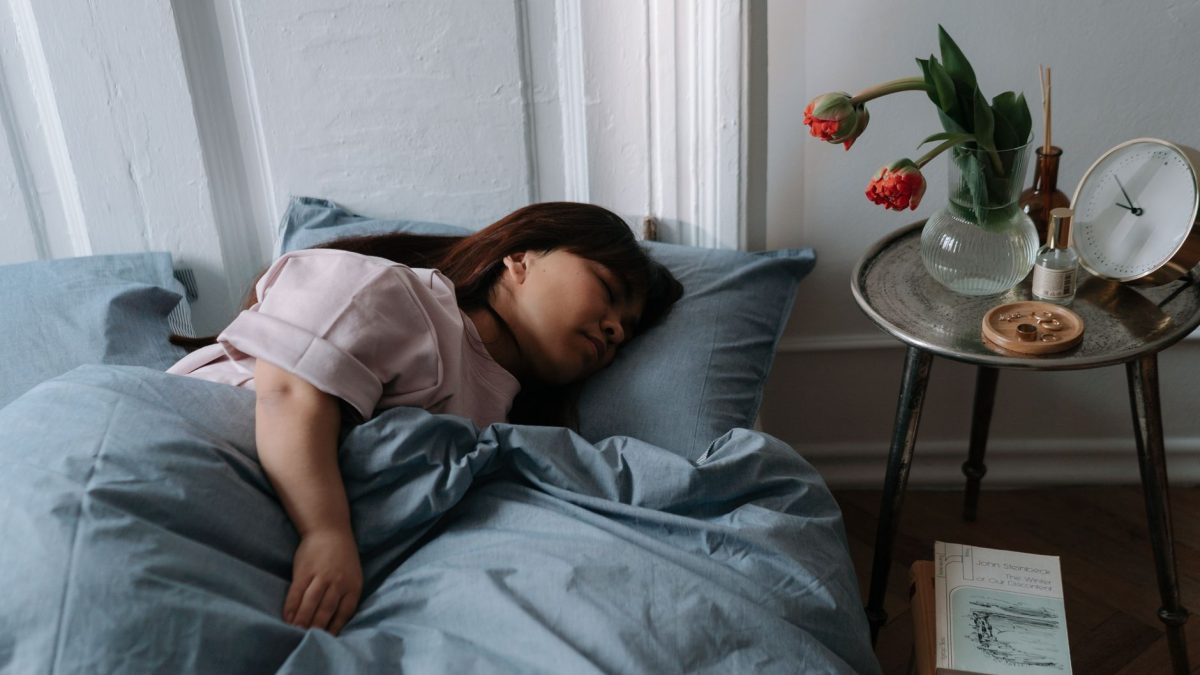 Inertie du sommeil : pourquoi on est groggy au réveil