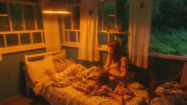 Lunettes anti-lumière bleue : utiles le soir pour le sommeil ?