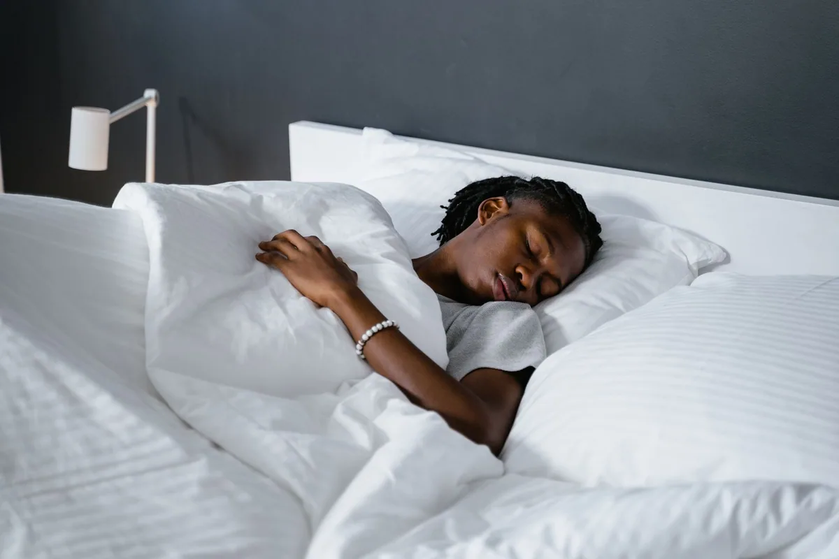 Des étirements doux pour préparer la nuit