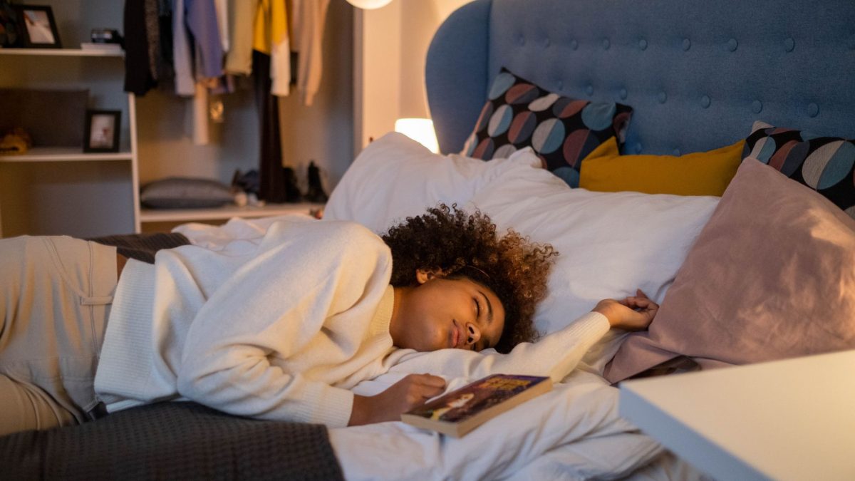 Dormir dans le noir : obscurité, rideaux occultants et lumière parasite