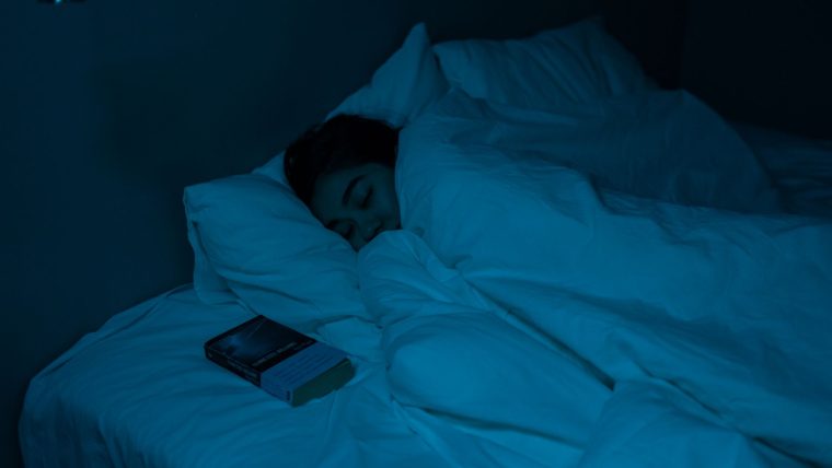 Sommeil et cœur : pourquoi bien dormir protège le système cardiovasculaire