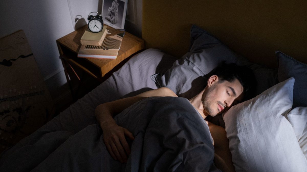 Sueurs nocturnes : pourquoi on transpire la nuit et que faire